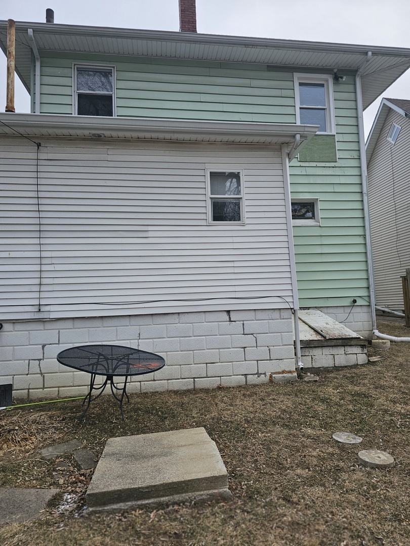 1115 14th Street Moline, IL 61265 - Photo 2 of 14 a view of a backyard with a chair and a table