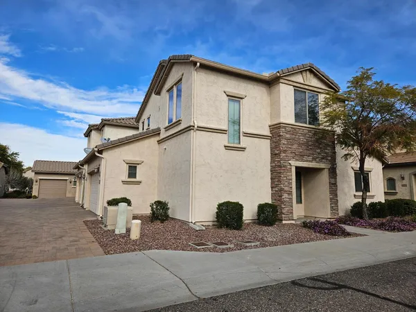 $2,100 | 2204 West Le Marche Avenue, Phoenix, AZ 85023