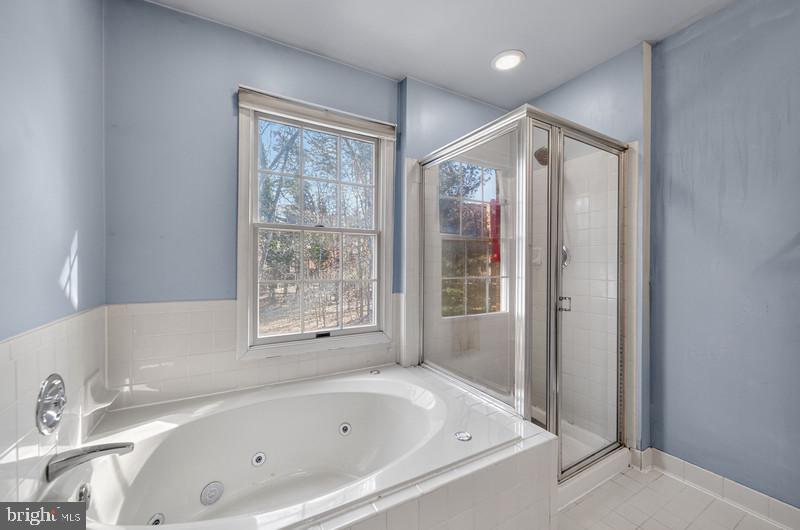 9303 Ispahan Loop Laurel, MD 20708 - Photo 15 of 27 on-suite bathroom