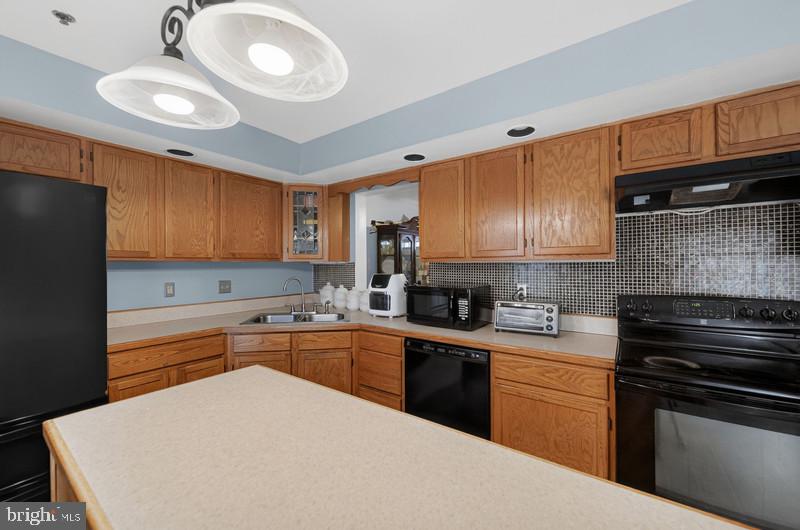 9303 Ispahan Loop Laurel, MD 20708 - Photo 8 of 27 Kitchen