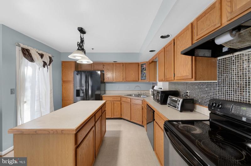 9303 Ispahan Loop Laurel, MD 20708 - Photo 9 of 27 Kitchen