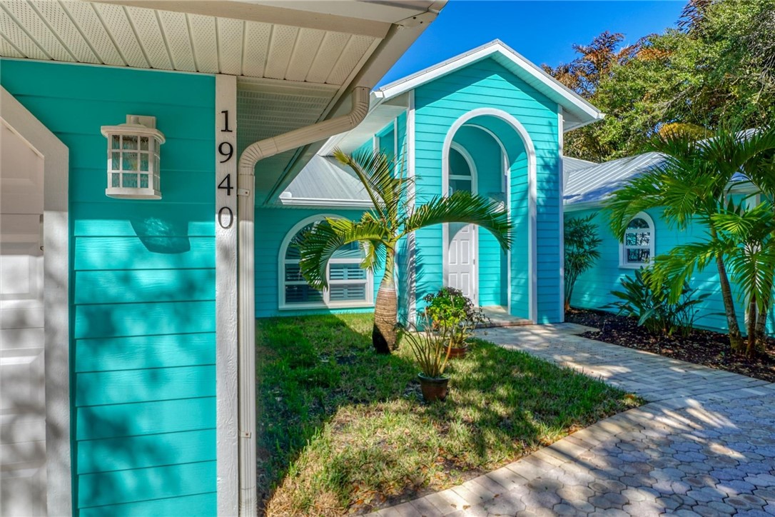 1940 West Shell Lane Vero Beach, FL 32963 - Photo 2 of 36