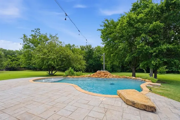 $875,000 | 8 Freedom Court, Waco, TX 76708