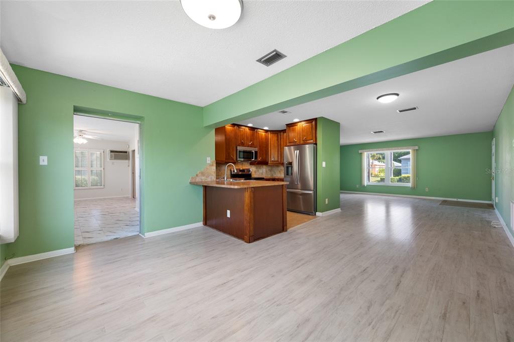8440 Brentwood Road Seminole, FL 33777 - Photo 5 of 24