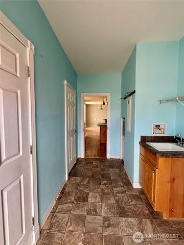 a view of entryway with a yard