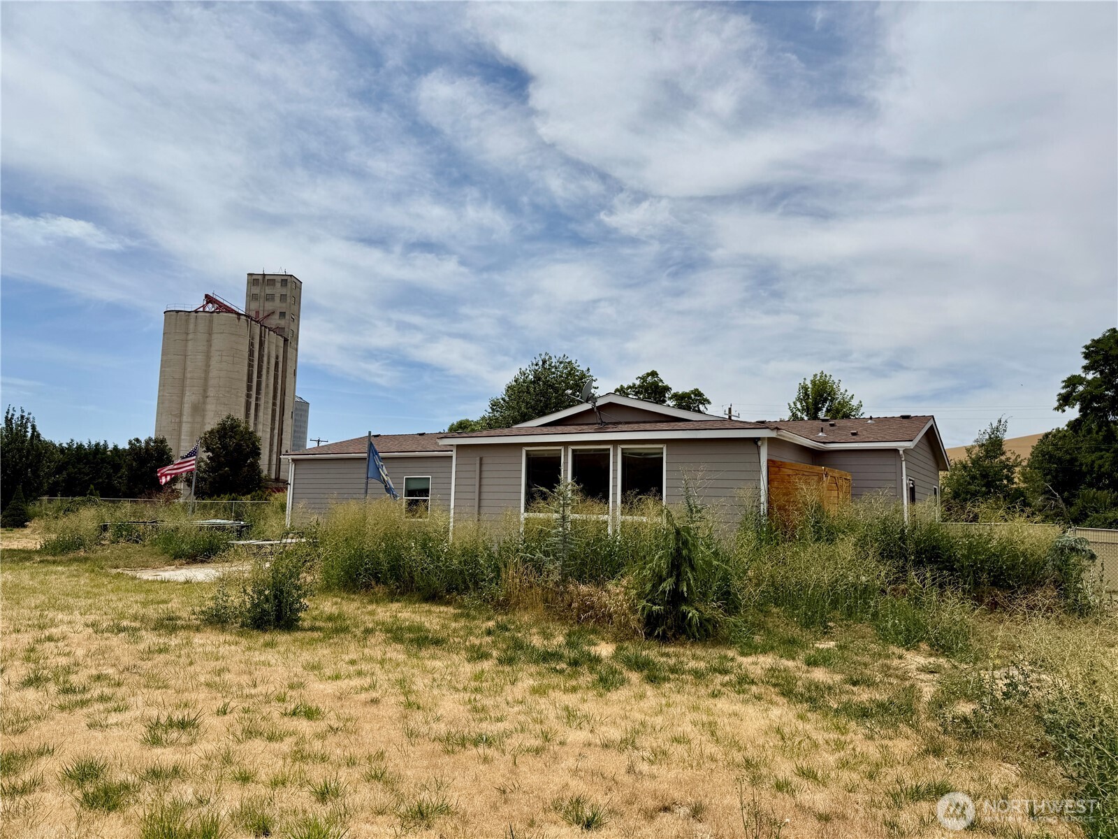 110 Main Road Dayton, WA 99328 - Photo 30 of 36 an aerial view of a house with a yard and plants