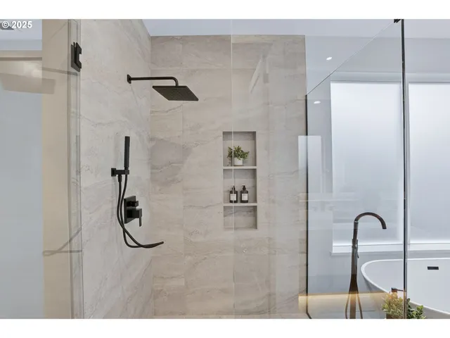 $949,000 | 12313 Northeast 66th Avenue, Vancouver, WA 98686