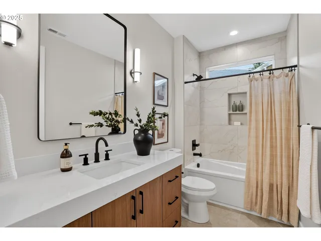 $949,000 | 12313 Northeast 66th Avenue, Vancouver, WA 98686