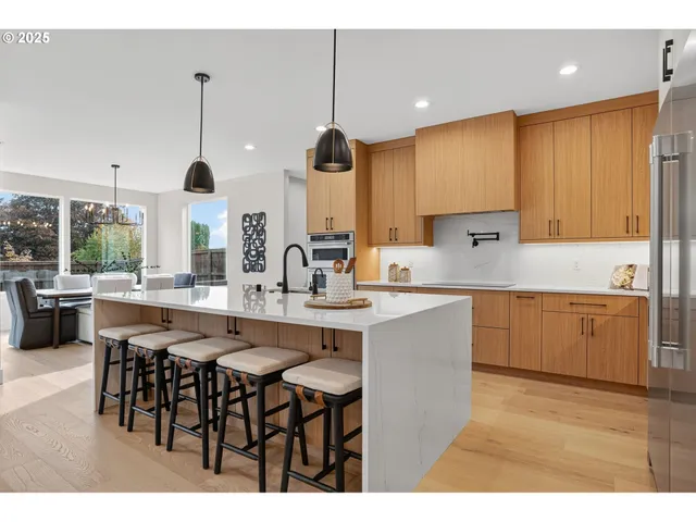 $949,000 | 12313 Northeast 66th Avenue, Vancouver, WA 98686