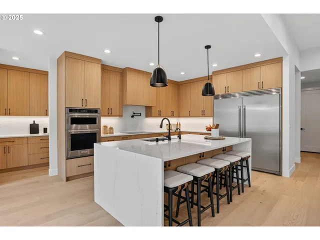 $949,000 | 12313 Northeast 66th Avenue, Vancouver, WA 98686