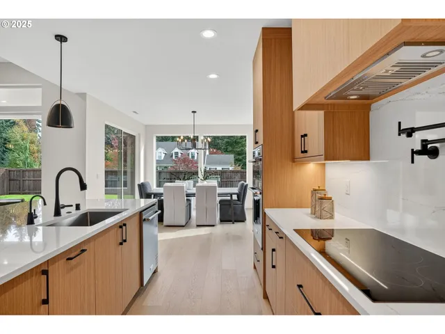 $949,000 | 12313 Northeast 66th Avenue, Vancouver, WA 98686