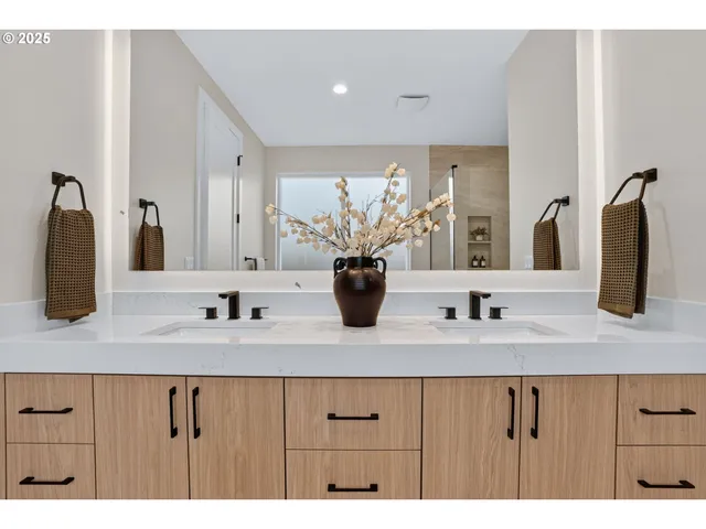 $949,000 | 12313 Northeast 66th Avenue, Vancouver, WA 98686