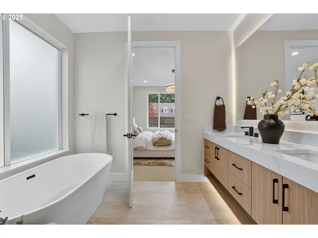 $949,000 | 12313 Northeast 66th Avenue, Vancouver, WA 98686