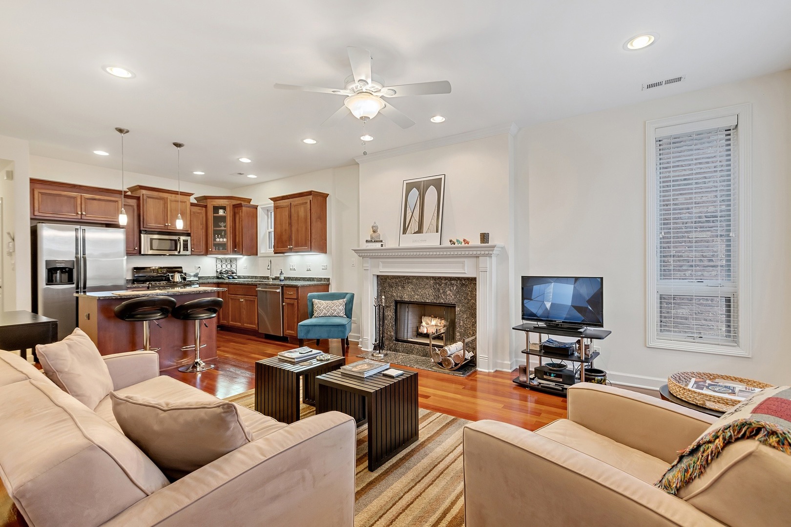 1306 West Grenshaw Street, Unit 2 Chicago, IL 60607 - Photo 3 of 17