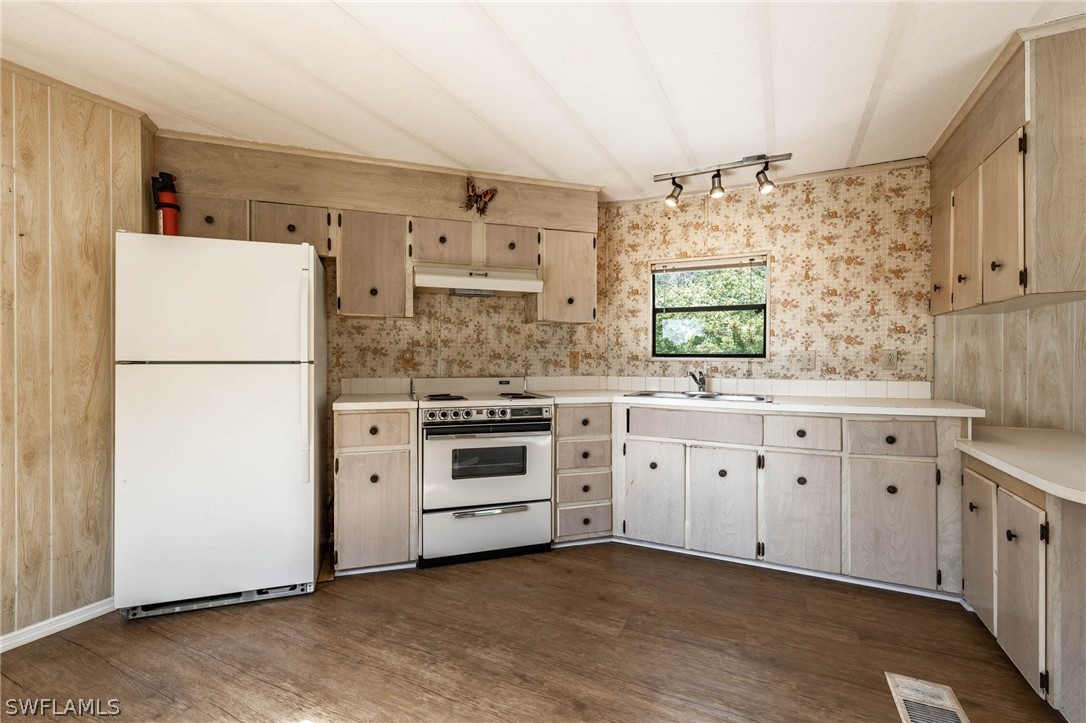 360 Wilson Road LaBelle, FL 33935 - Photo 11 of 34 Gallery Image 11