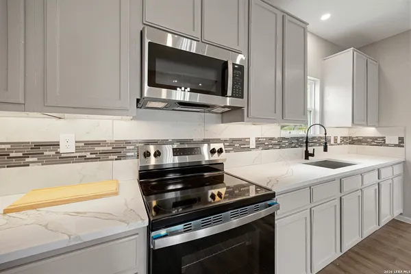 $380,000 | 316 Royal Oaks Drive, Somerset, TX 78069