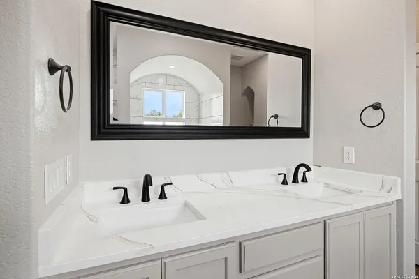 $380,000 | 316 Royal Oaks Drive, Somerset, TX 78069