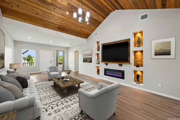 $380,000 | 316 Royal Oaks Drive, Somerset, TX 78069