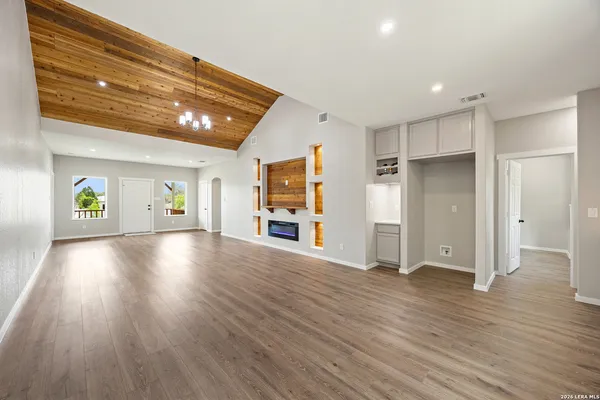 $380,000 | 316 Royal Oaks Drive, Somerset, TX 78069