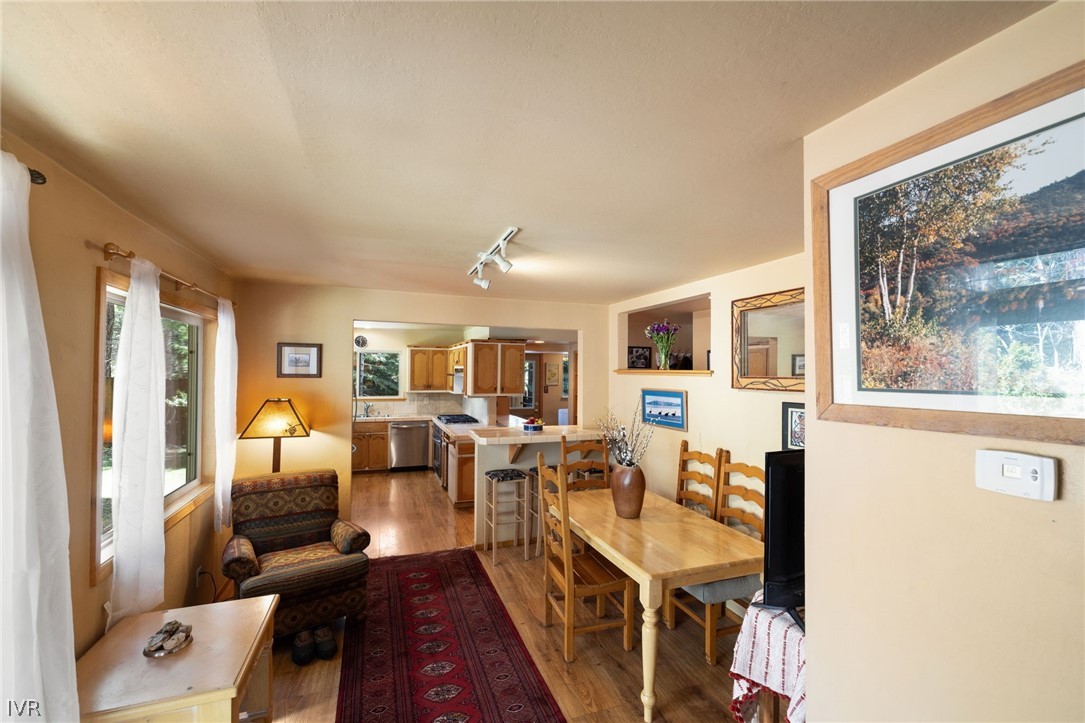 595 Lucille Drive Incline Village, NV 89451 - Photo 10 of 38 Dining area between kitchen and living room. Easy