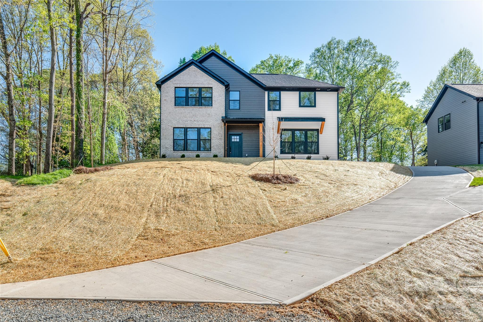 8325 Tuckalake Road Charlotte, NC 28215 - Photo 1 of 38 Gallery Image 1