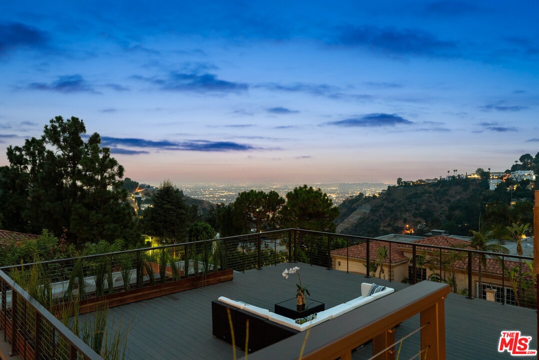 2124 Mt Olympus Drive Los Angeles, CA 90046 - Photo 7 of 10