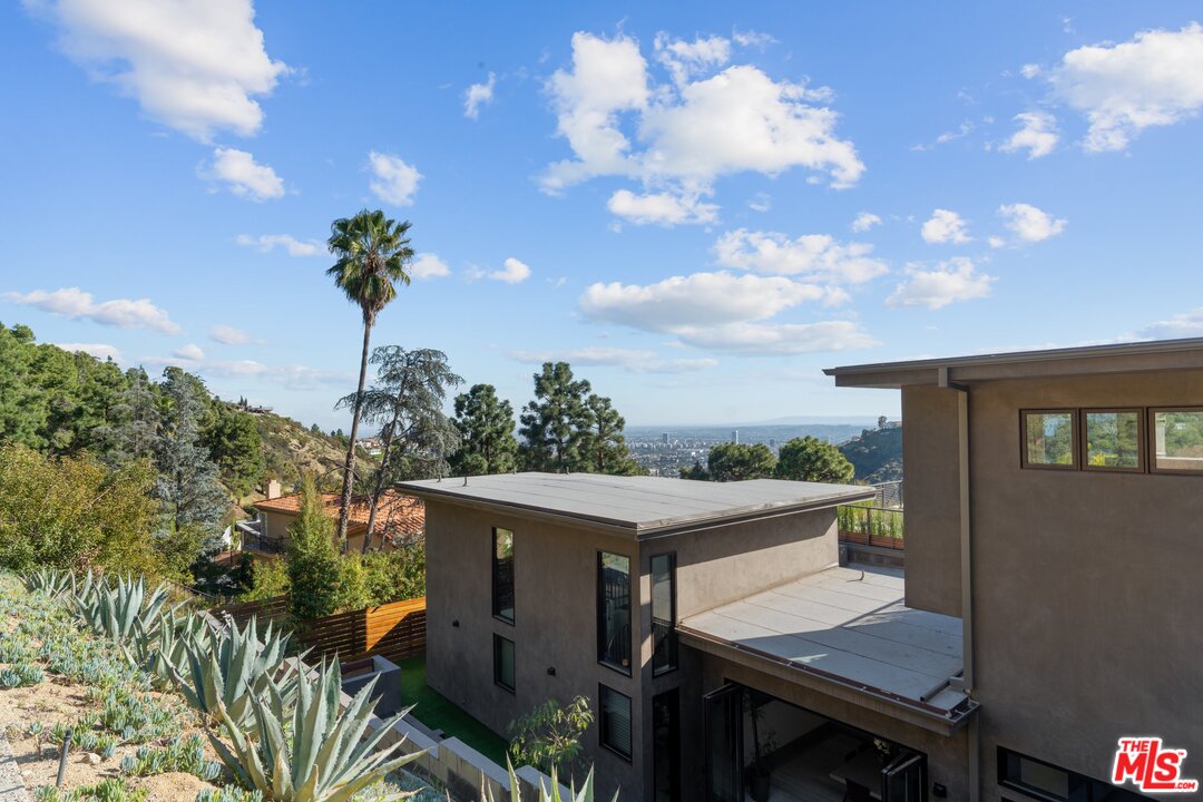 2124 Mt Olympus Drive Los Angeles, CA 90046 - Photo 8 of 10