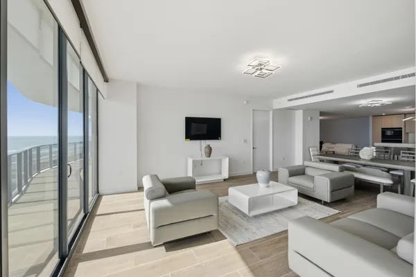 $18,500 | 900 North Ocean Boulevard, Unit 802, Pompano Beach, FL 33062