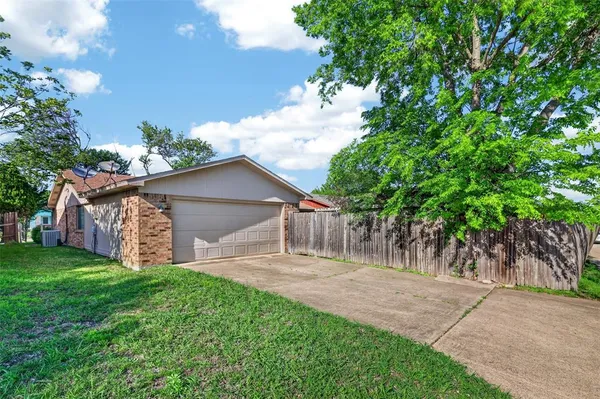 $299,900 | 2950 San Diego Drive, Dallas, TX 75228