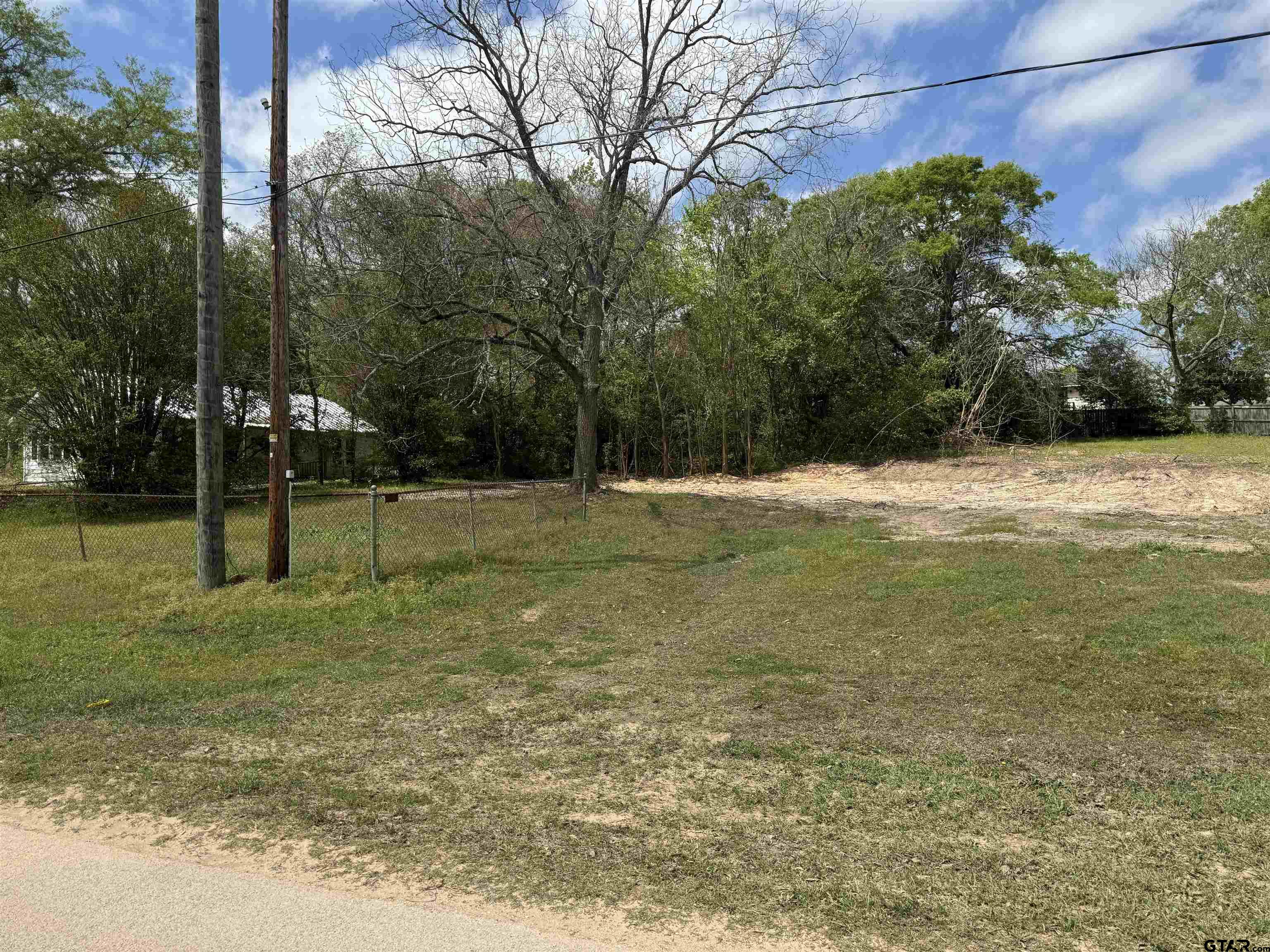 207 East Front Street Arp, TX 75750 - Photo 4 of 8 a backyard of a house with lots of green space
