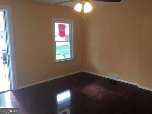 211 Iron Street Florence, NJ 08518 - Photo 3 of 21