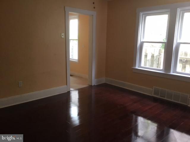 211 Iron Street Florence, NJ 08518 - Photo 8 of 21