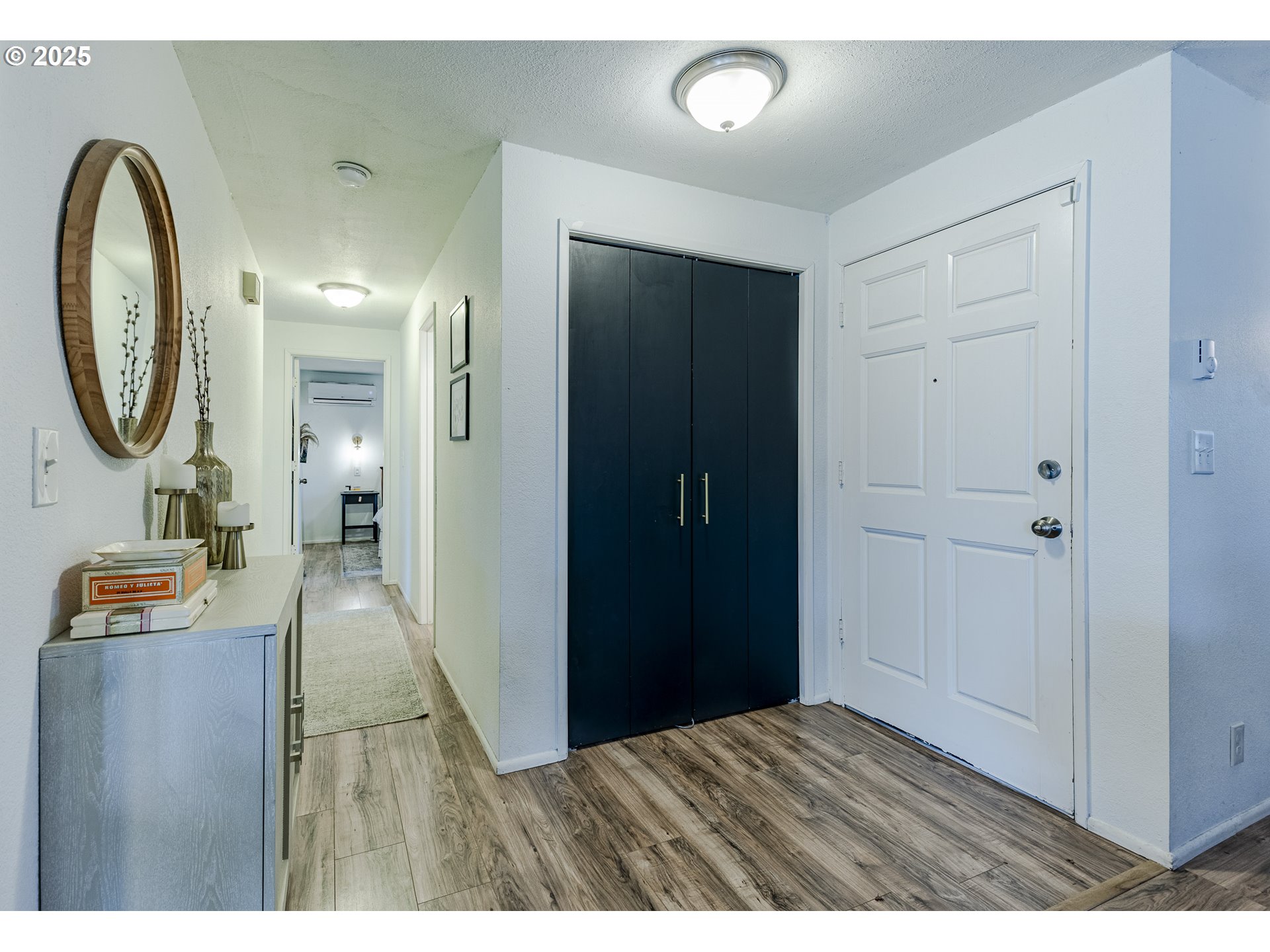 175 North 49th Street Springfield, OR 97478 - Photo 20 of 37 a hallway with wooden floor and a bathroom
