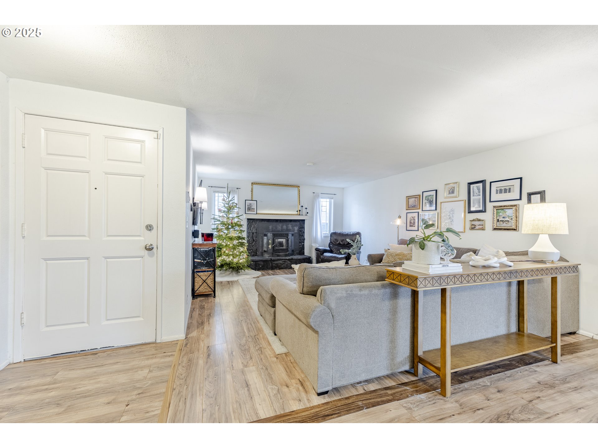 175 North 49th Street Springfield, OR 97478 - Photo 5 of 37 a living room with furniture a fireplace and a table