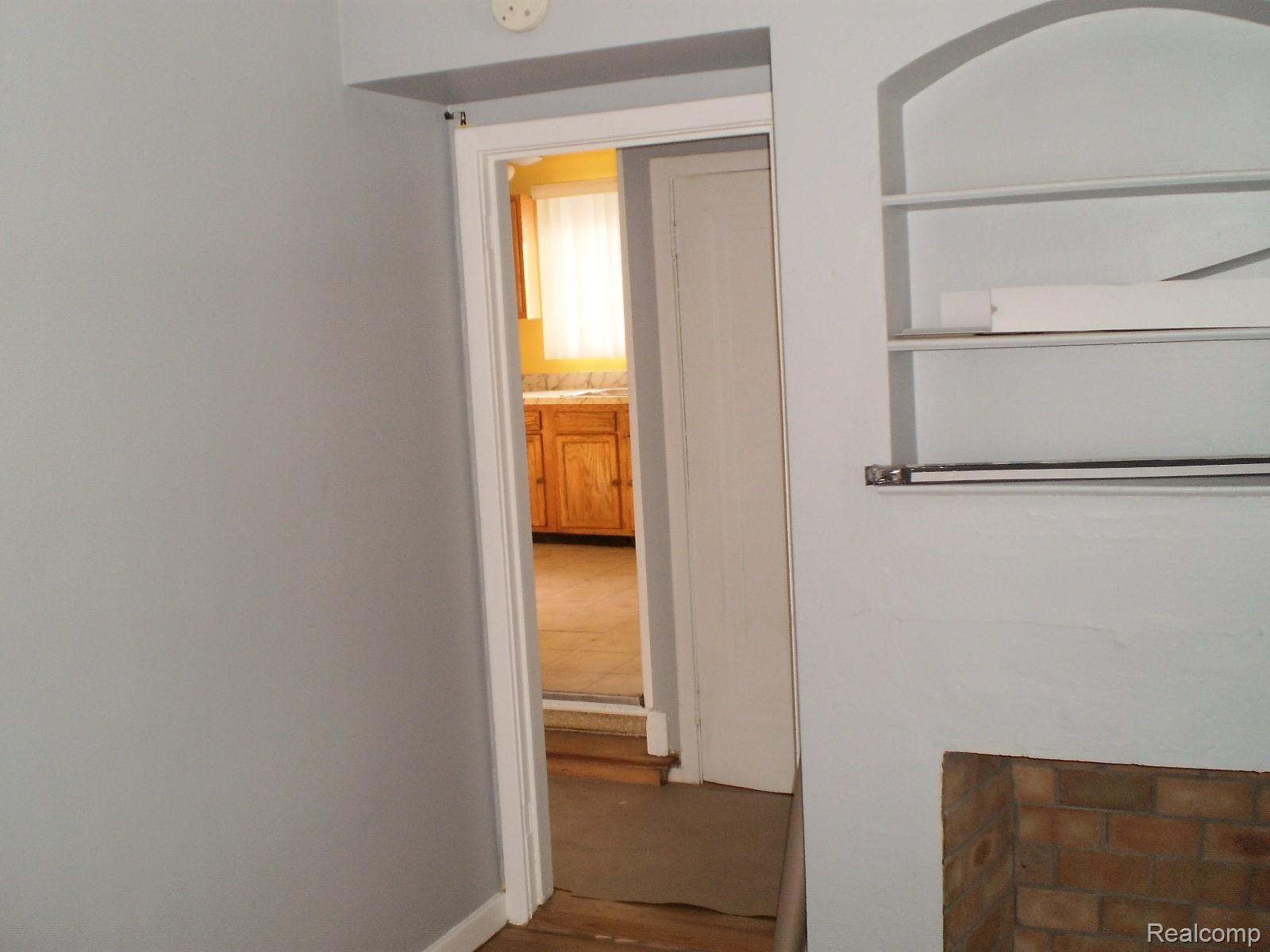 14351 Rutland Street Detroit, MI 48227 - Photo 9 of 24 P8011071.JPG