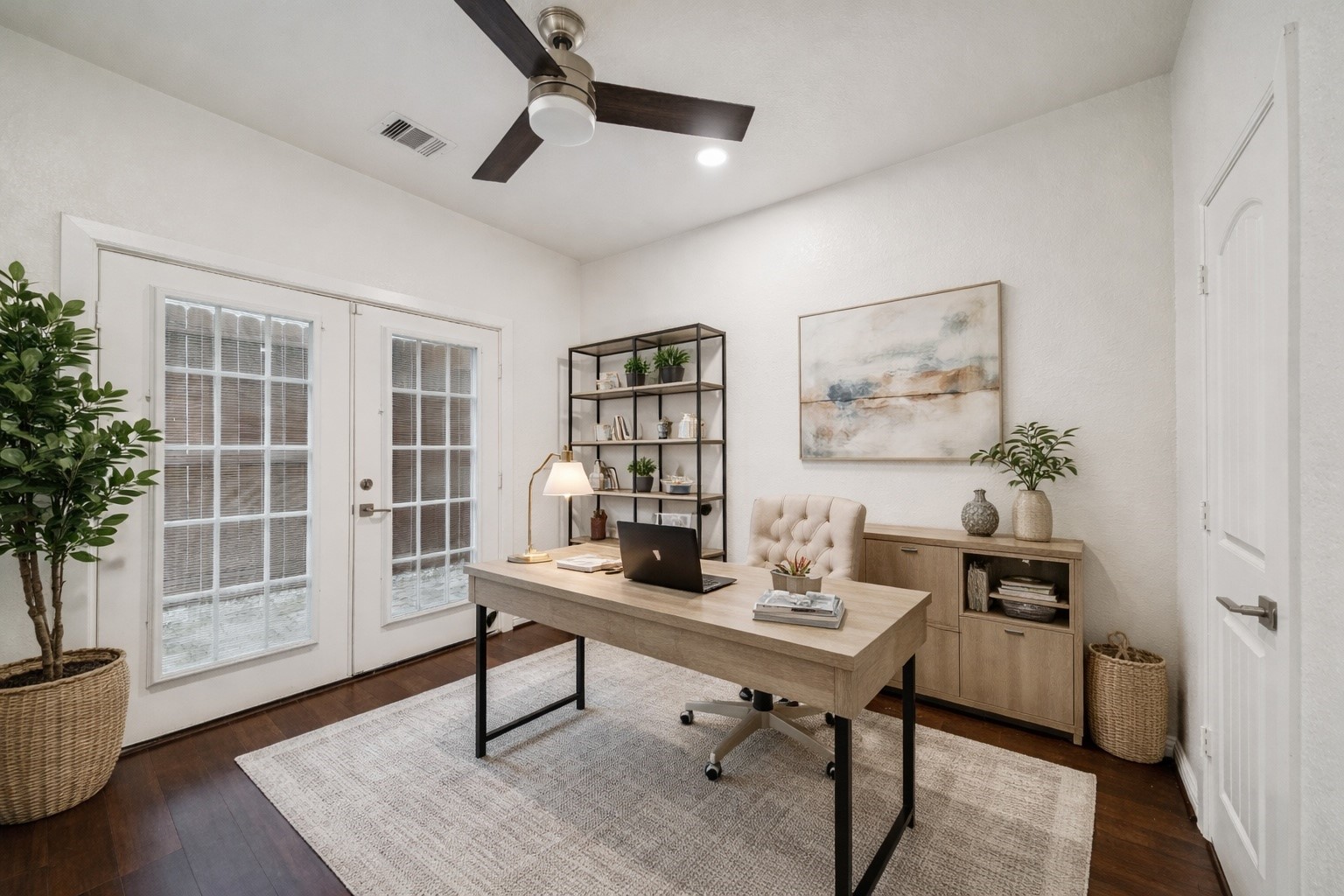 2741 Sherwin Street Houston, TX 77007 - Photo 16 of 21 a workspace with furniture and a potted plant