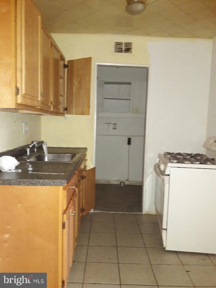 8006 Riggs Road Hyattsville, MD 20783 - Photo 4 of 15 Interior (General)