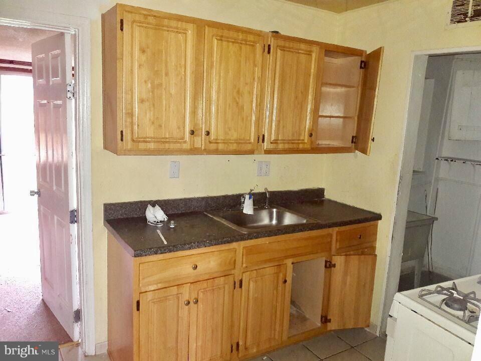 8006 Riggs Road Hyattsville, MD 20783 - Photo 5 of 15 Interior (General)