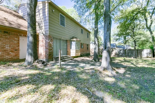 a view of a house with yard and tree s
