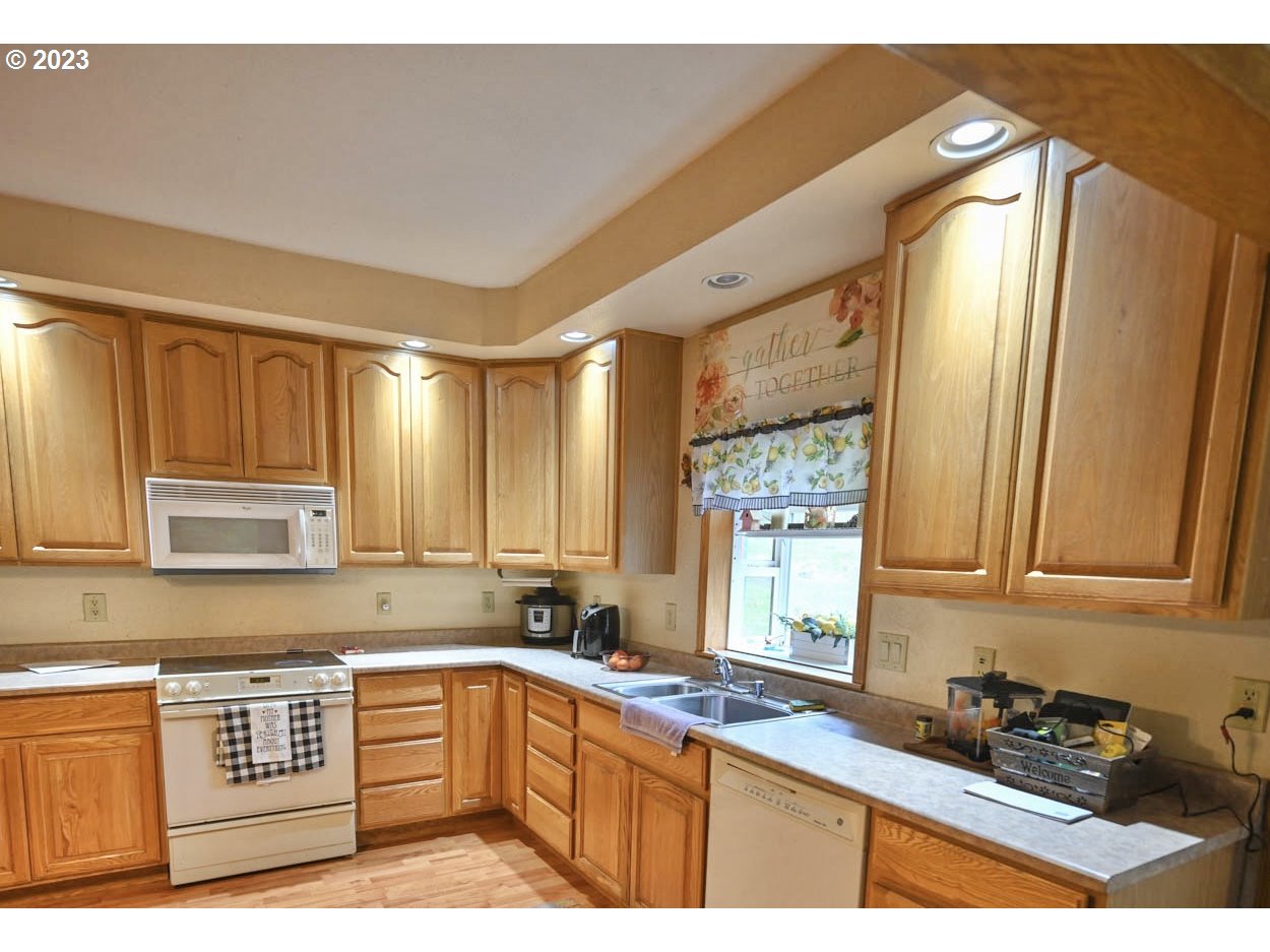 62735 Olive Barber Road Coos Bay, OR 97420 - Photo 4 of 41 Gallery Image 4