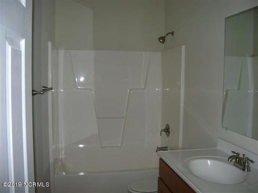 209 Channel Marker Loop Swansboro, NC 28584 - Photo 12 of 12 master bath 1