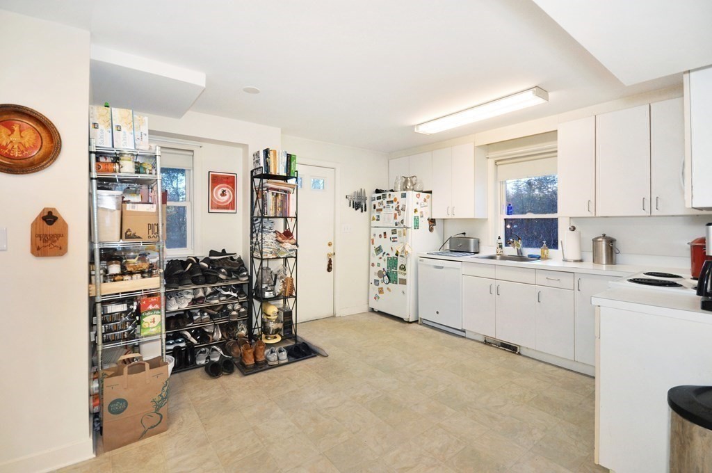 147 Laws Brook Road Concord, MA 01742 - Photo 8 of 14 Gallery Image 8
