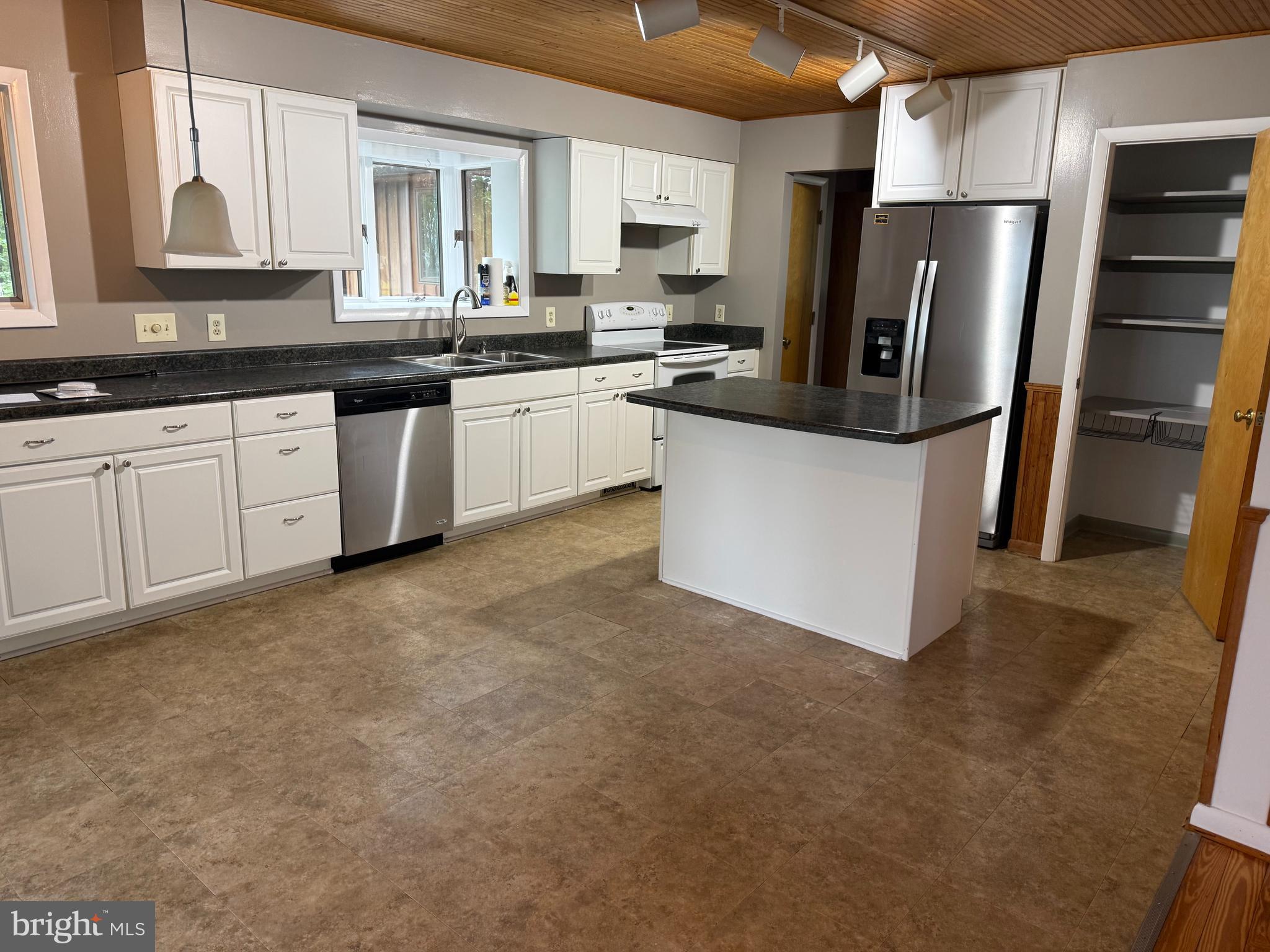 5185 Ridge Road Somerset, VA 22972 - Photo 7 of 17 Kitchen view