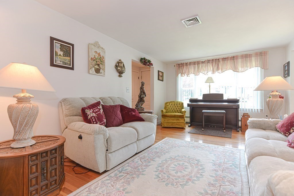 84 Plymouth Road Wakefield, MA 01880 - Photo 11 of 34 Gallery Image 11