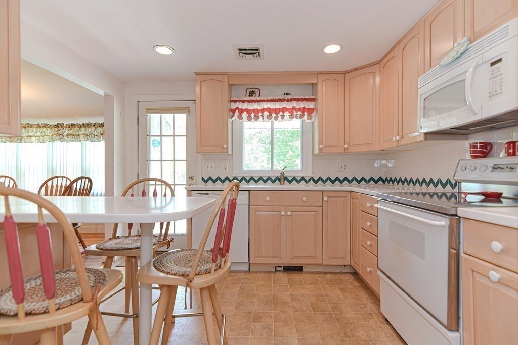 84 Plymouth Road Wakefield, MA 01880 - Photo 18 of 34 Gallery Image 18