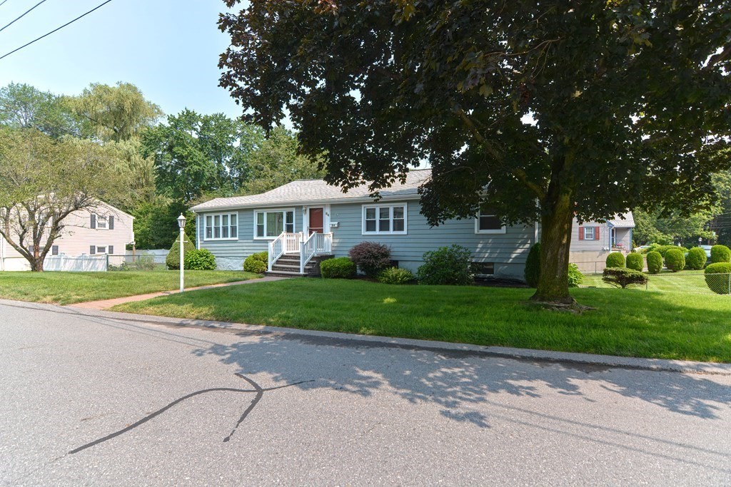 84 Plymouth Road Wakefield, MA 01880 - Photo 2 of 34 Gallery Image 2