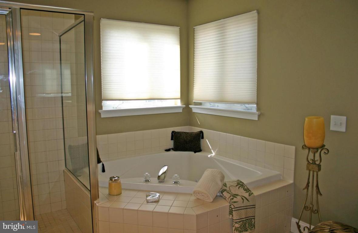 1004 Laureldale Court Lititz, PA 17543 - Photo 5 of 6 Gallery Image 5