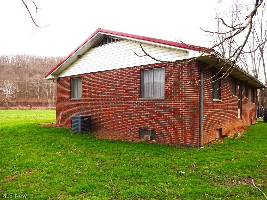 3265 Parkersburg Road Reedy, WV 25270 - Photo 3 of 28