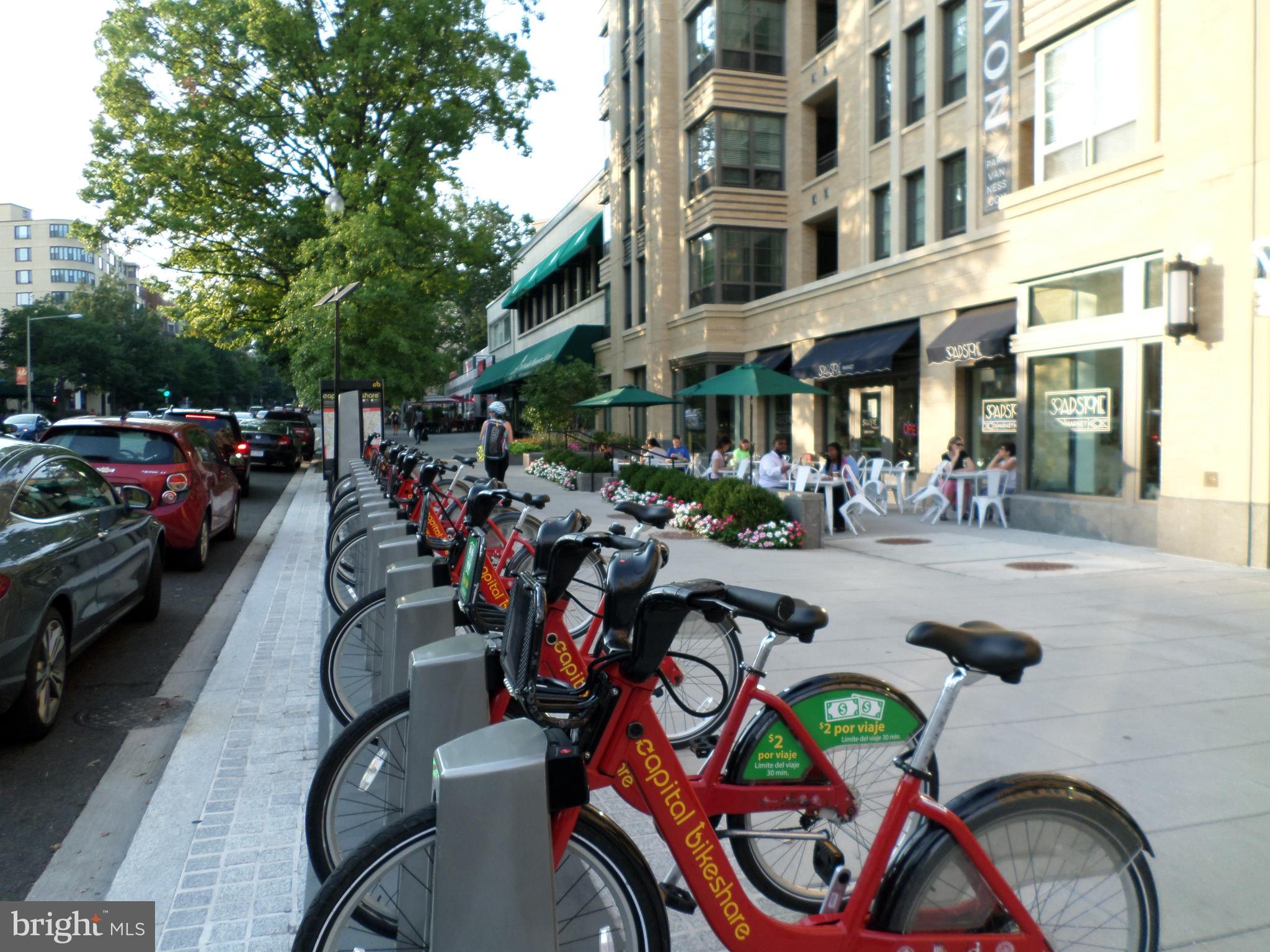 2939 Van Ness Street Northwest, Unit 1126 Washington, DC 20008 - Photo 30 of 31 a view of a tables and chairs in a patio