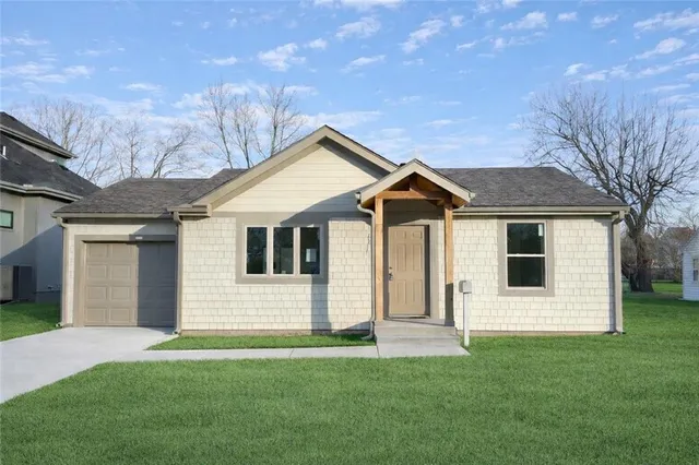 $449,000 | 5320 West 72nd Street, Prairie Village, KS 66208